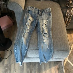 DISTRESSED JEANS